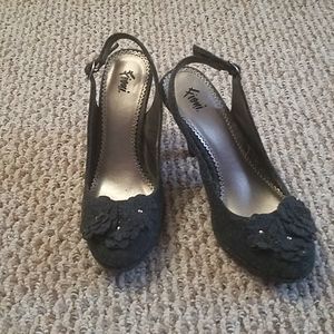 Womens Shoes,  Fioni, size 6, Gray